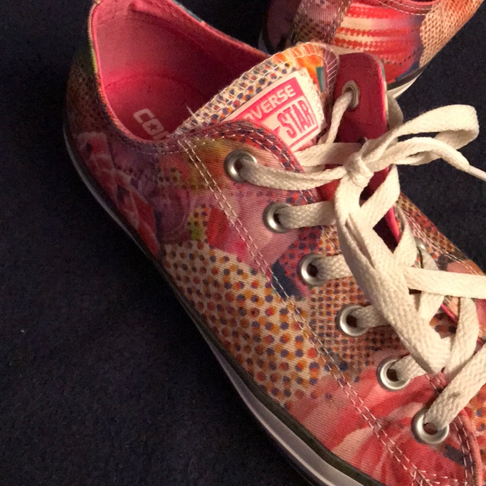 Digital flower Converse